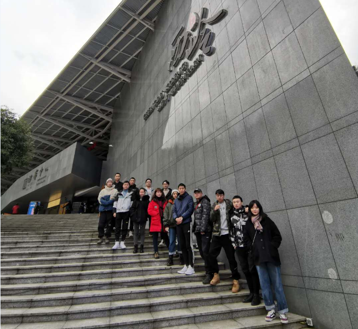 （中潤展覽雪山腳底拍攝圖）